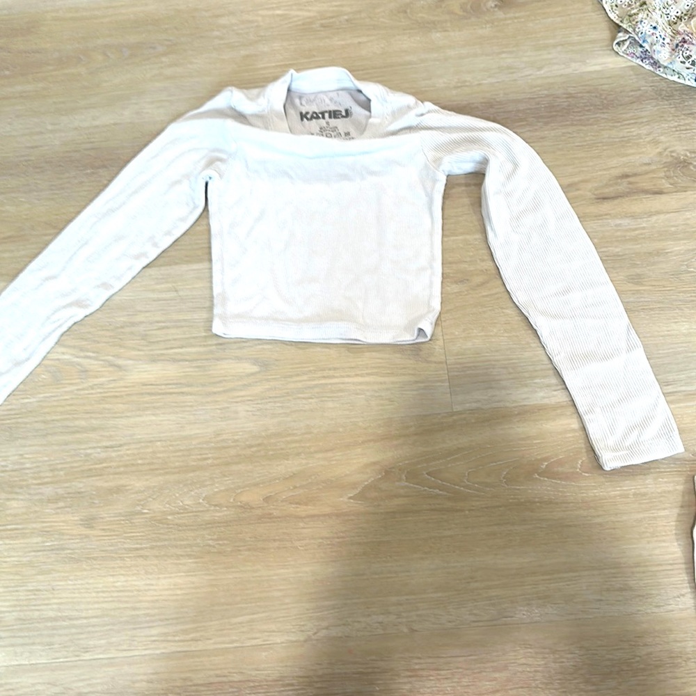 Katie J nyc white ribbed long sleeve cropped top